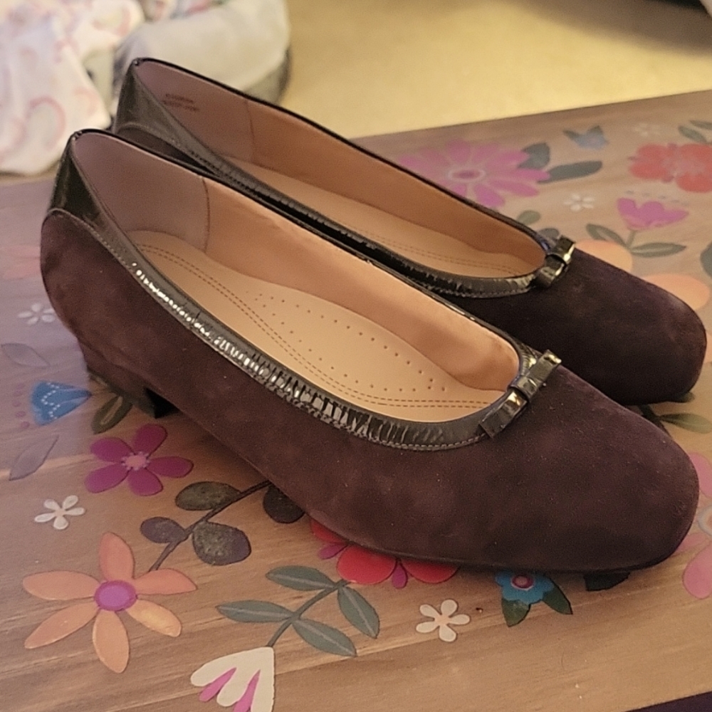TROTTERS Dark Brown Suede/Leather Loafers, Low Heel, Bows, Like New, 6.5 Wide